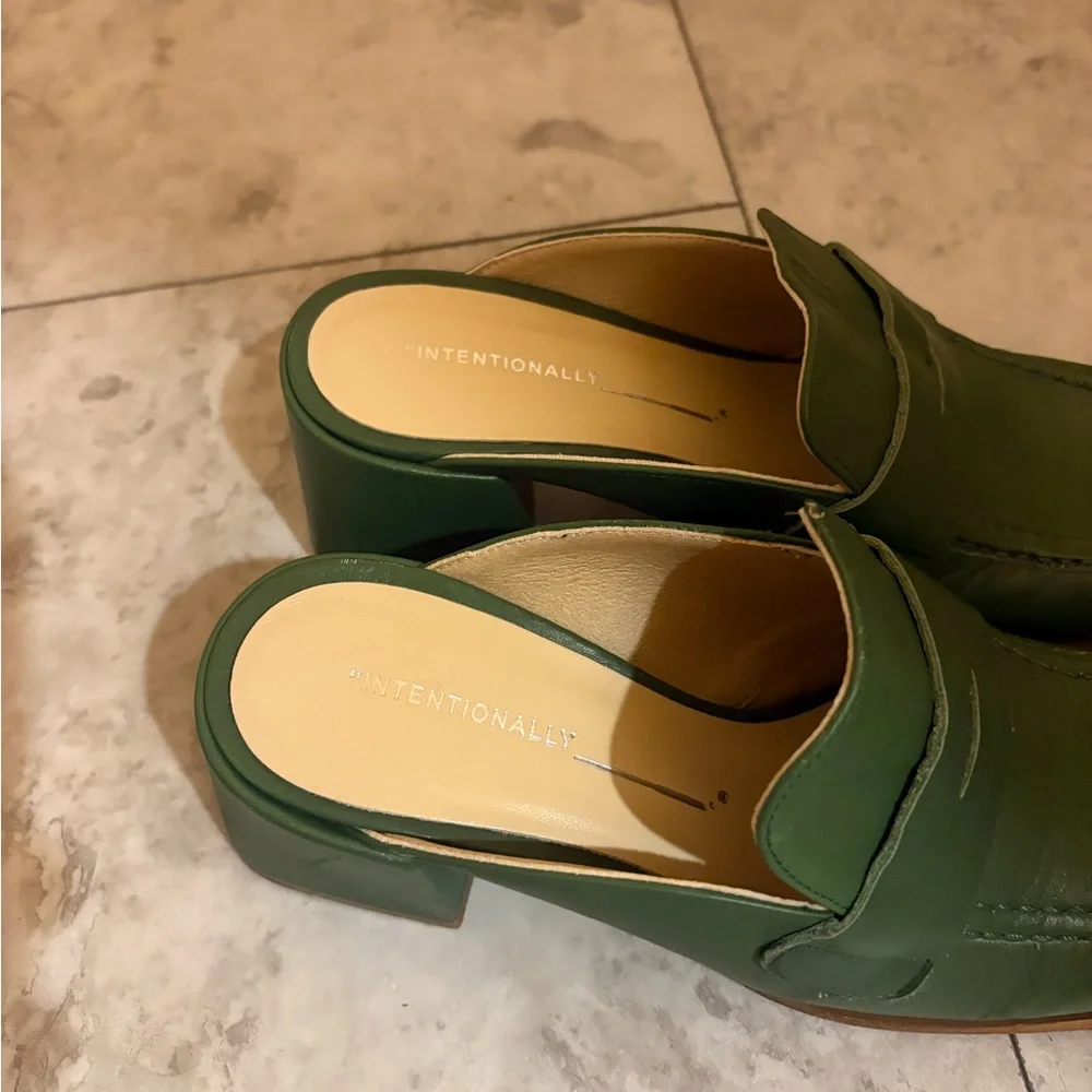 Intentionally Blank Prof Mules in Basil - Picture 6 of 13